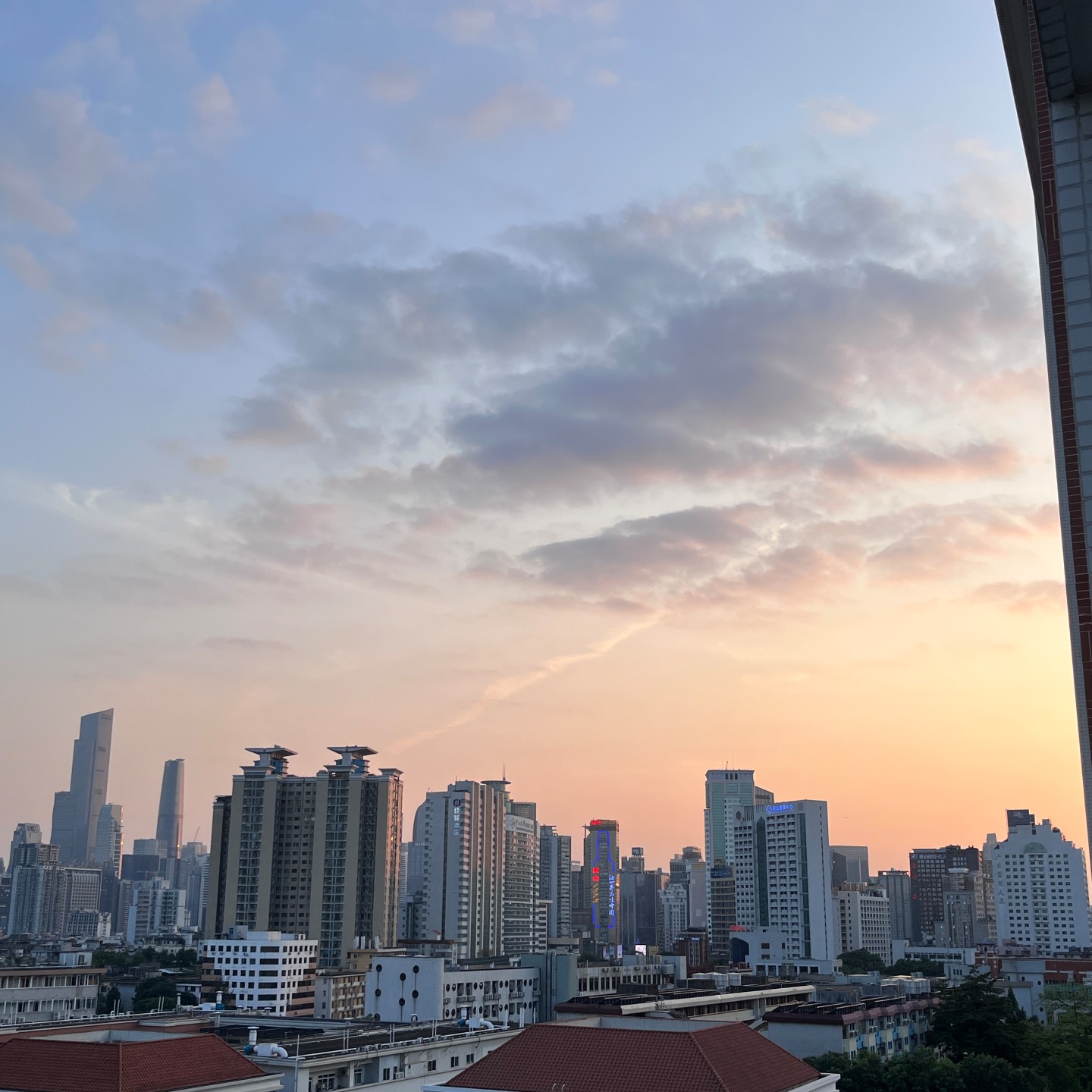 大一某一天的晚霞